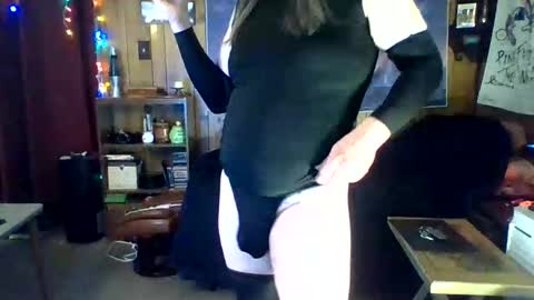 Snapshot of theneonraven chatting on February 17, 3:58 am The Neon Raven online show from February 17, 3:58 am