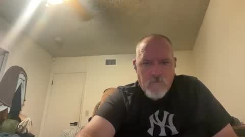 Snapshot of thenewganon chatting on May 27, 4:20 am thenewganon online show from May 27, 4:20 am