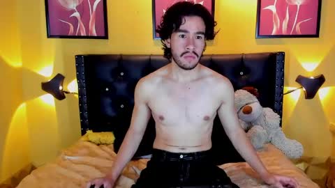 Snapshot of theo_riviera chatting on May 19, 1:39 pm theo_riviera online show from May 19, 1:39 pm