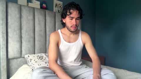 Snapshot of theo_riviera chatting on May 26, 8:27 pm theo_riviera online show from May 26, 8:27 pm