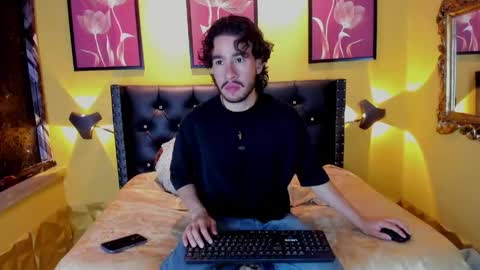 Snapshot of theo_riviera chatting on May 28, 10:40 pm theo_riviera online show from May 28, 10:40 pm