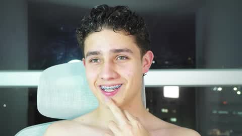 Snapshot of theohawke_ chatting on February 12, 11:30 pm THEO- MATEO online show from February 12, 11:30 pm