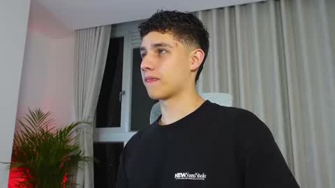 Snapshot of theohawke_ chatting on February 22, 11:35 pm THEO- MATEO online show from February 22, 11:35 pm