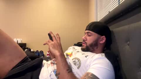 Snapshot of thepipe_layer chatting on January 1, 10:35 pm ThePipe online show from January 1, 10:35 pm