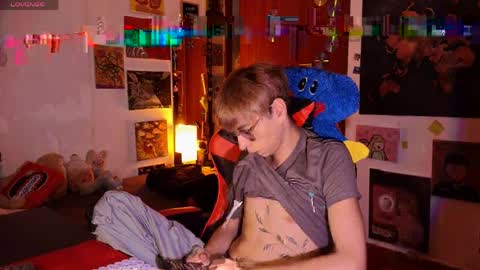 Snapshot of theprince_red chatting on April 9, 9:53 pm Matt independent model online show from April 9, 9:53 pm