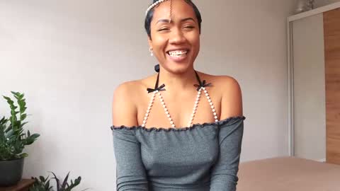 Snapshot of therainqueen chatting on February 4, 12:11 pm YAYA online show from February 4, 12:11 pm