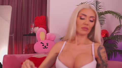 Snapshot of therealfallingangel chatting on November 12, 9:21 am Deea online show from November 12, 9:21 am