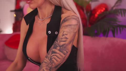 Snapshot of therealfallingangel chatting on January 8, 6:21 pm Deea online show from January 8, 6:21 pm