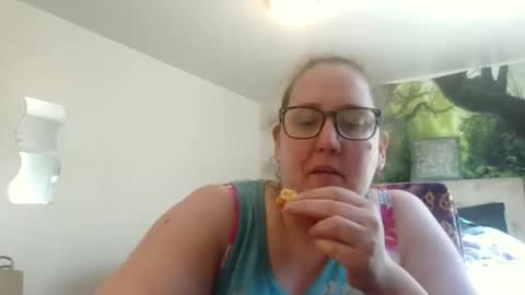 theresmoretolife online show from May 24, 9:42 pm