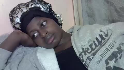 Snapshot of therry_heart chatting on February 22, 12:45 am hearty online show from February 22, 12:45 am