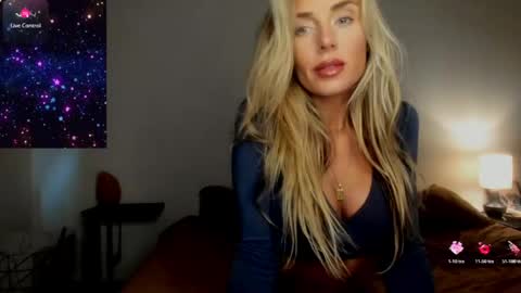 Snapshot of theselina_kyle chatting on June 1, 6:42 pm Selina Kyle online show from June 1, 6:42 pm