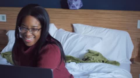 Snapshot of thesesualdame chatting on February 25, 12:03 pm Jessie Dames online show from February 25, 12:03 pm