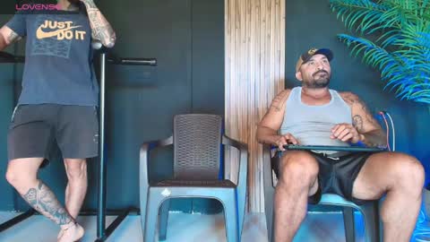 Snapshot of thestraightroom chatting on May 7, 12:43 pm thestraightroom online show from May 7, 12:43 pm