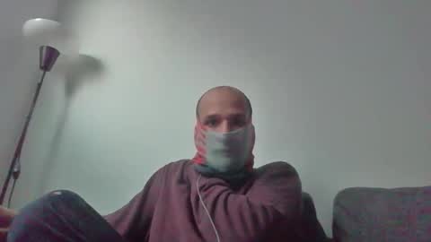 Scarf guy online show from December 3, 8:12 am