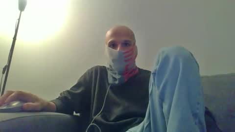 Scarf guy online show from December 17, 4:57 pm
