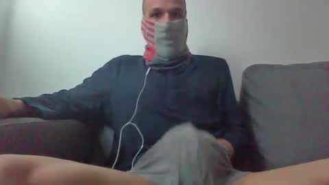 Scarf guy online show from March 25, 7:14 am