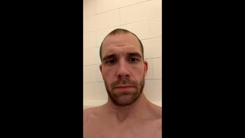 Snapshot of thewiggler32 chatting on February 6, 10:35 pm thewiggler32 online show from February 6, 10:35 pm