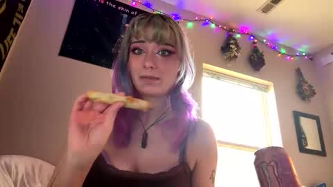 Snapshot of thewildwildwest chatting on March 4, 4:13 pm West online show from March 4, 4:13 pm