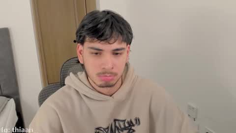 thiaan__ online show from November 4, 2:32 am