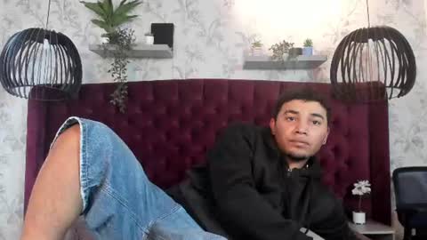 Snapshot of thiago_alves_ chatting on July 20, 3:32 am Thiago Alves online show from July 20, 3:32 am