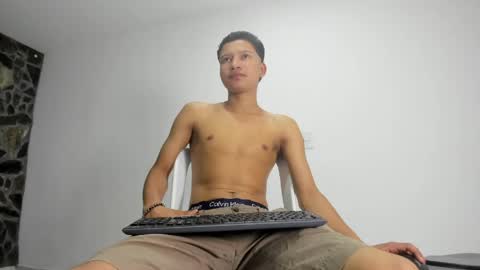 Snapshot of thiago_bigcock_1 chatting on May 27, 2:08 am Thiago online show from May 27, 2:08 am