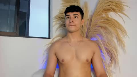 Thiago  online show from November 6, 6:09 pm