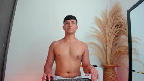 Thiago  online show from December 2, 6:14 pm