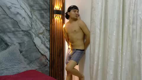 Snapshot of thiago_enzo chatting on May 27, 4:42 am online show from May 27, 4:42 am