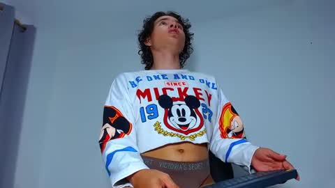 Snapshot of thiago_fosterr1 chatting on January 6, 10:05 pm Thiago online show from January 6, 10:05 pm