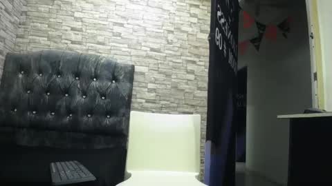 Snapshot of thiago_hairy chatting on October 19, 4:57 am thiago_hairy online show from October 19, 4:57 am