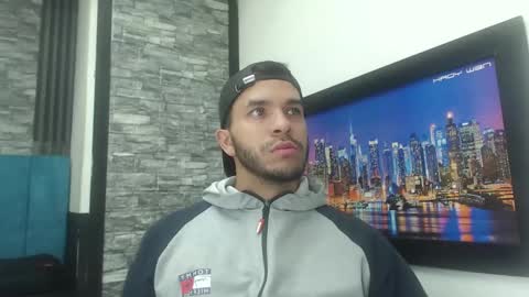 Snapshot of thiago_hairy chatting on October 22, 3:18 am thiago_hairy online show from October 22, 3:18 am