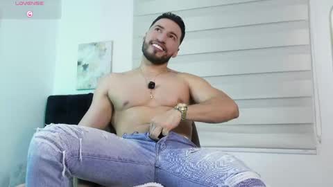 Snapshot of thiago_hill chatting on April 6, 11:38 pm Thiago online show from April 6, 11:38 pm