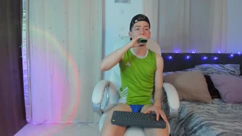 Manuel online show from December 23, 1:58 am