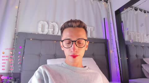 Snapshot of thiago_jones chatting on January 15, 10:57 pm SanThiago online show from January 15, 10:57 pm