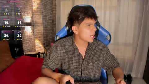 Snapshot of thiago_kozak chatting on April 18, 8:31 pm thiago online show from April 18, 8:31 pm