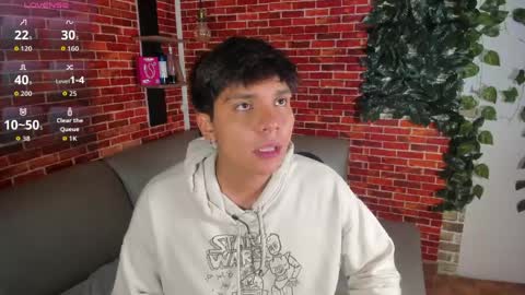 Snapshot of thiago_kozak chatting on April 25, 1:36 pm thiago online show from April 25, 1:36 pm