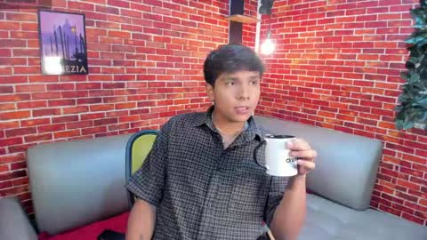 Snapshot of thiago_kozak chatting on April 28, 1:16 pm thiago online show from April 28, 1:16 pm