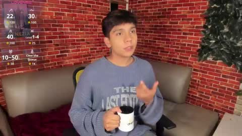 Snapshot of thiago_kozak chatting on May 19, 1:06 pm thiago online show from May 19, 1:06 pm