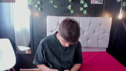 Snapshot of thiago_kozak chatting on May 30, 8:06 pm thiago online show from May 30, 8:06 pm