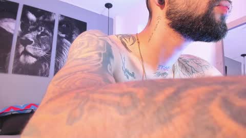 Snapshot of thiago_nowak2 chatting on December 6, 7:43 am Thiago online show from December 6, 7:43 am