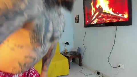 Snapshot of thiago_pg chatting on February 18, 4:25 pm thiago online show from February 18, 4:25 pm