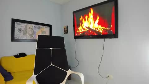 Snapshot of thiago_pg chatting on February 22, 10:25 am thiago online show from February 22, 10:25 am