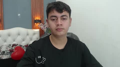 thiago_saenzz online show from March 1, 5:37 pm