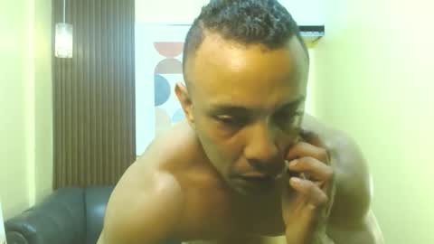 Snapshot of thiago_summers chatting on April 28, 2:22 pm Thiago Summers online show from April 28, 2:22 pm