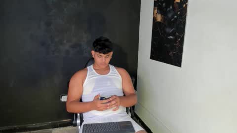 Snapshot of thiago_vibes212 chatting on February 28, 9:16 pm thiago_vibes212 online show from February 28, 9:16 pm