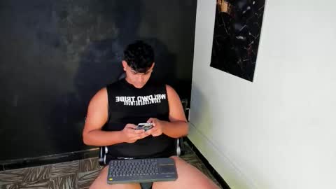 Snapshot of thiago_vibes212 chatting on March 1, 8:33 pm thiago_vibes212 online show from March 1, 8:33 pm