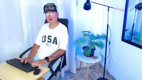 Snapshot of thiagocum18 chatting on July 8, 3:16 pm Santiago online show from July 8, 3:16 pm