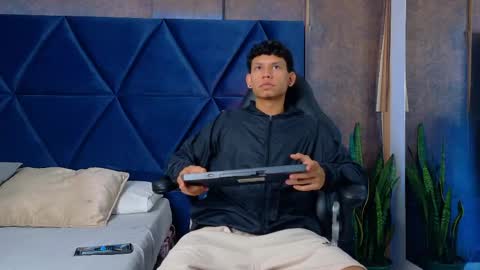 Snapshot of thiagoferrer_ chatting on May 26, 3:24 am T H I A G O online show from May 26, 3:24 am