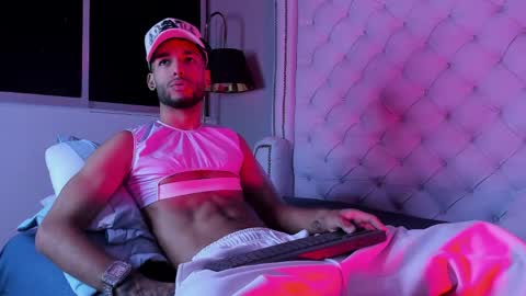 ThiagoFerreti online show from May 22, 3:24 am