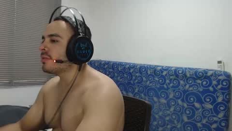 Snapshot of thiagohot_xx chatting on October 24, 7:43 pm Thiago online show from October 24, 7:43 pm